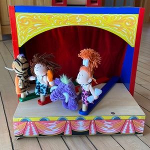Melissa and Doug Fold and Go puppet theater wooden toy with 8 puppets